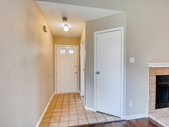 3rd image of 212 Teakwood Ln