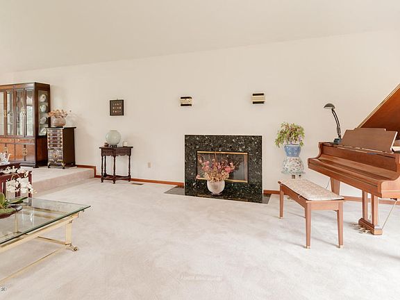 4th image of 7889 Summerhill Ct
