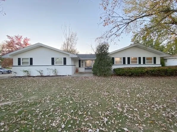 1706 Reynolds Dr, Charleston, IL 61920
