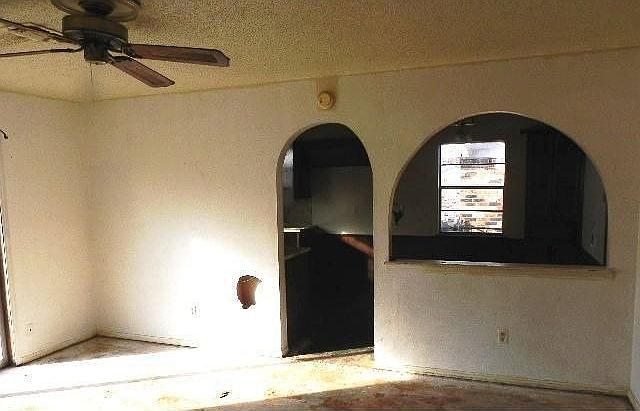 2nd image of 320 W Silverwood Dr