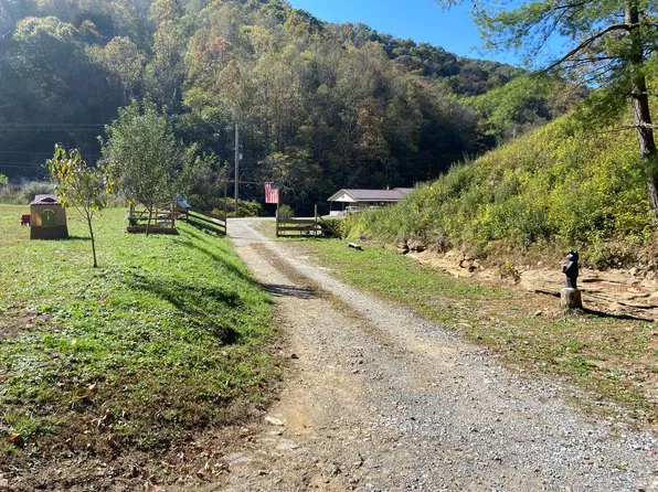 3359 Guesses Fork Rd, Hurley, VA 24620