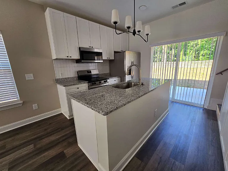 402 Giles St #B — Photo 42