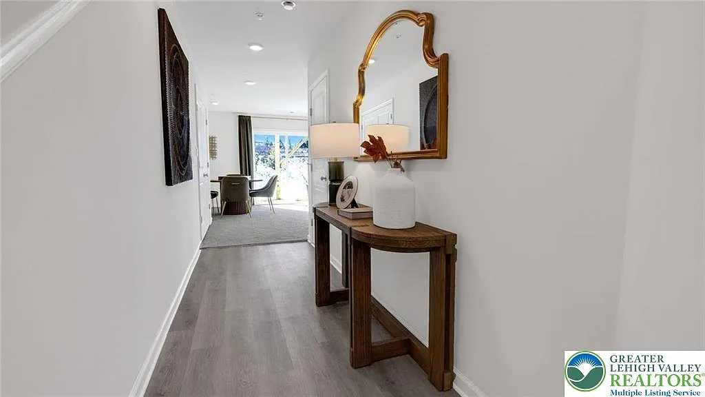 3 bed, 2.5 bath, 2006 sqft, $2,900 — Photo 3