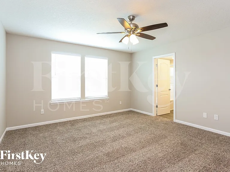 1300 Kendall Dr — Photo 10