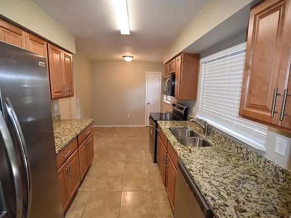 5th image of 409 Yolonda Ct