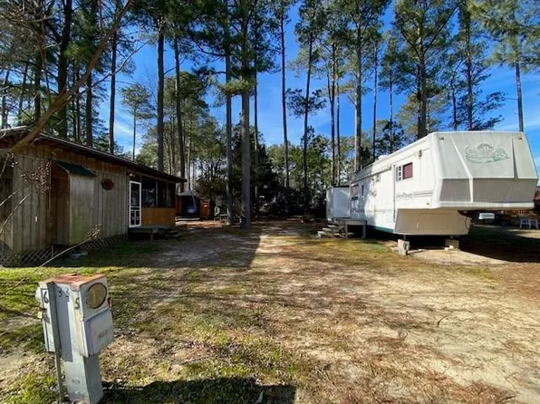 5 & 6 Bay Breeze Dr, New Church, VA 23415