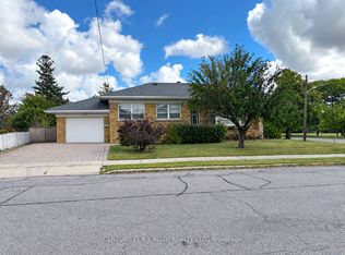 33 Lewiston Rd, Toronto, ON M1P 1X8
