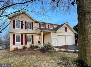 212 Leslie Ct, Sterling, VA 20164