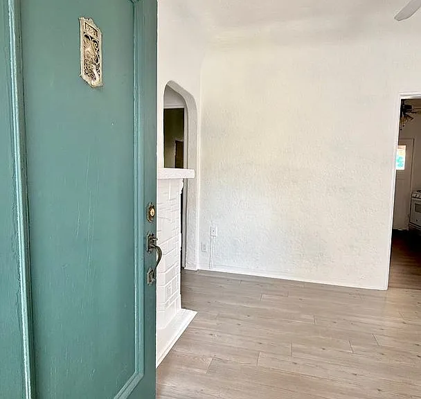 538 N Sycamore Ave — Photo 3