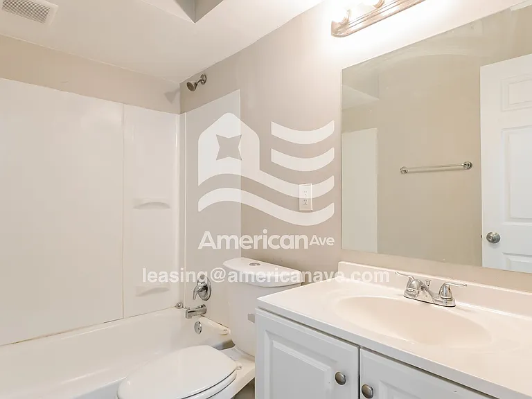 675971_010_main_bathroom_13684995.jpg