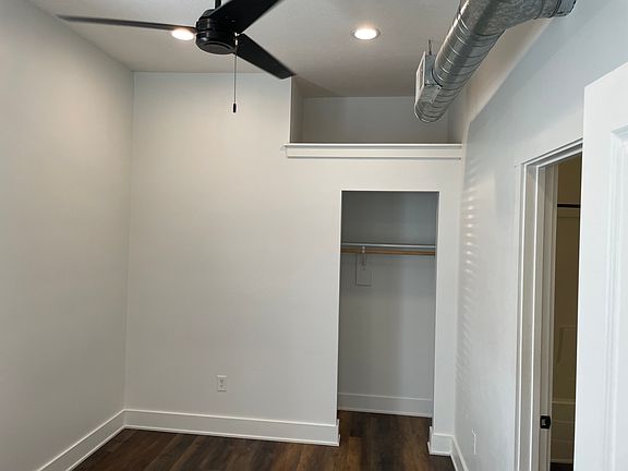 3rd image of 409 W Railroad St #2