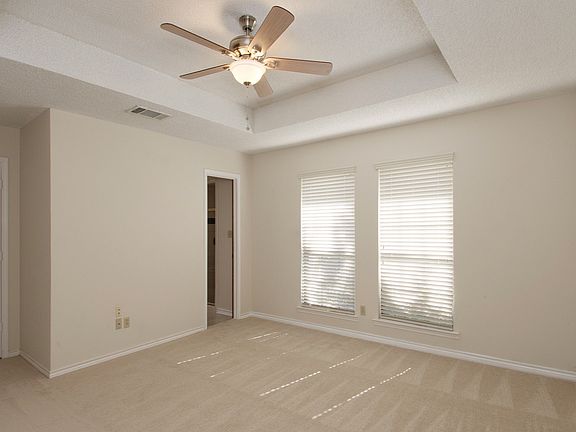 4th image of 807 Woodway Ln