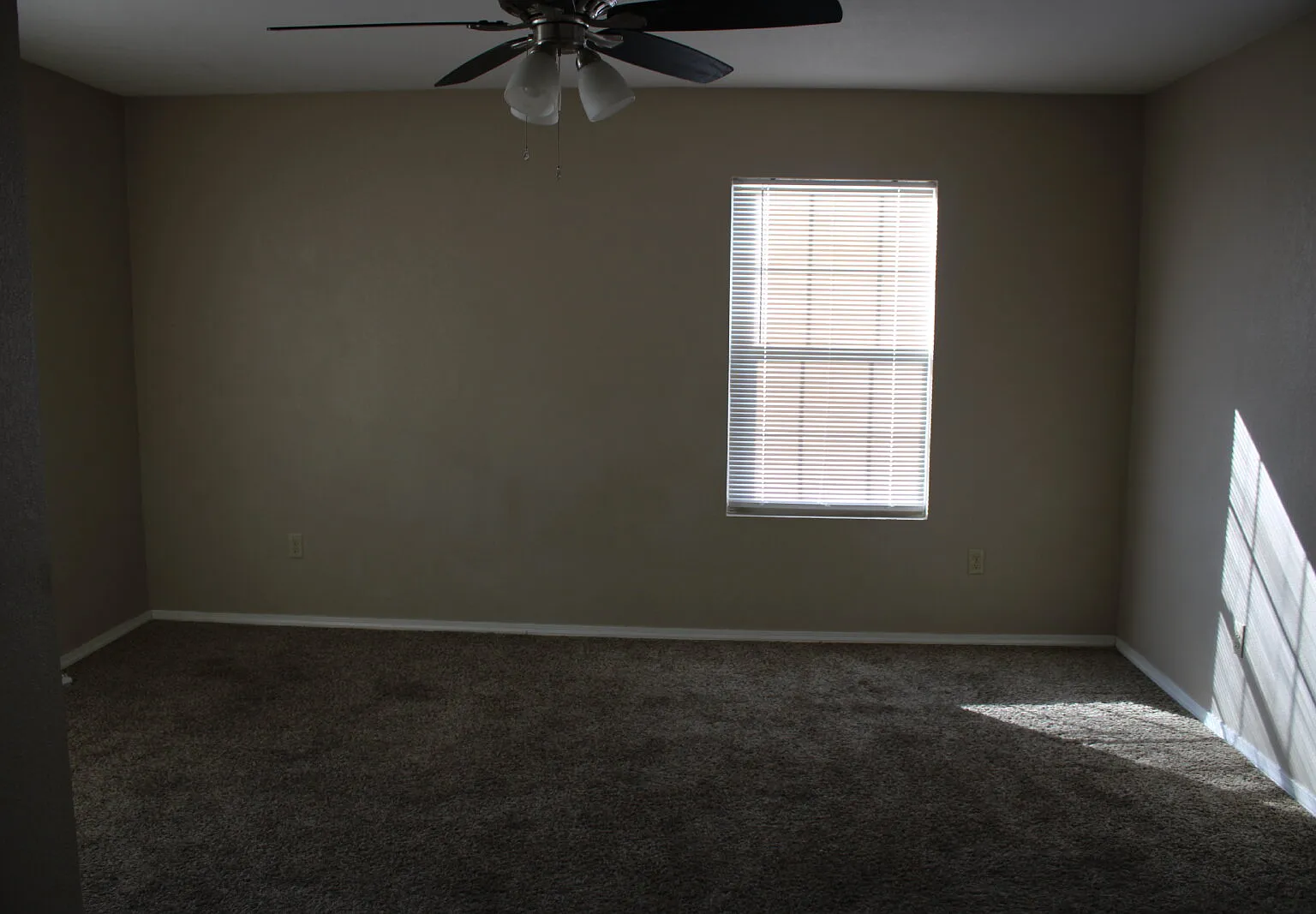 3 bed, 1.0 bath, 1065 sqft, $850 — Photo 4