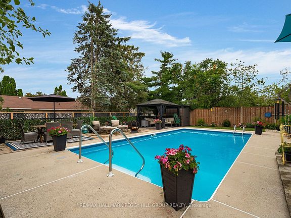 3rd image of 36 Lillian Cres