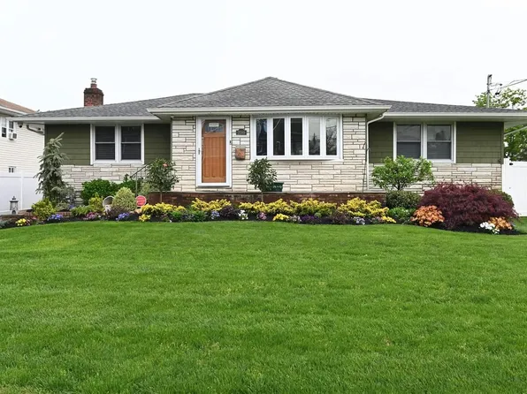 2089 Monroe Avenue, North Bellmore, NY 11710