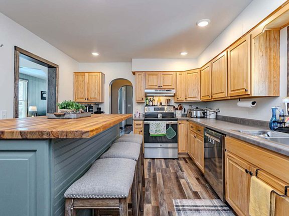 3rd image of 1002 E 7th St