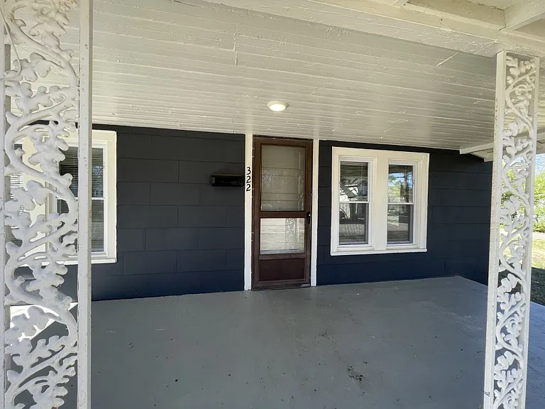 322 E Perry Ave — Photo 3