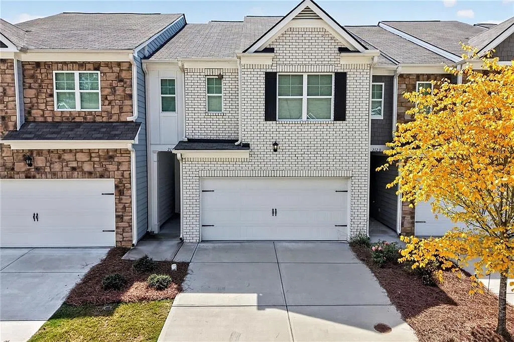 3 bed, 2.5 bath, 2303 sqft, $2,150 — Photo 1