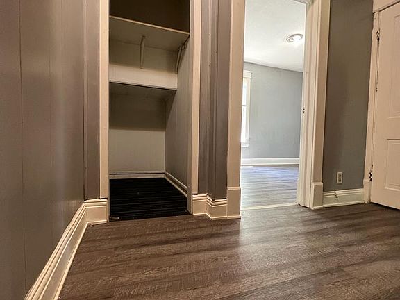 4th image of 1113 Lincolnway W #5