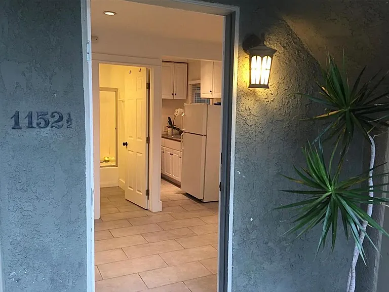 1152 N Sycamore Ave #5 — Photo 1