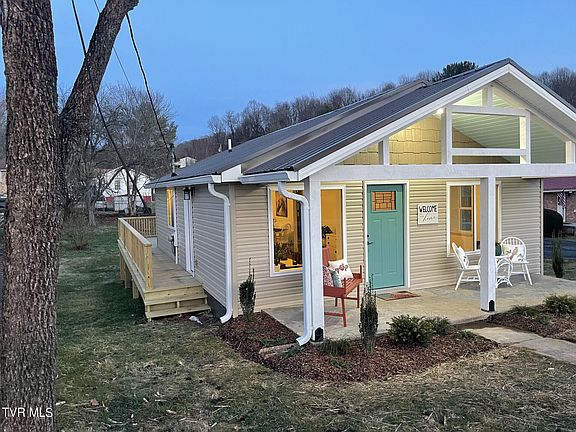 3rd image of 1659 Carolina Ave