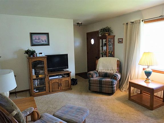 3rd image of 215 W James Dr