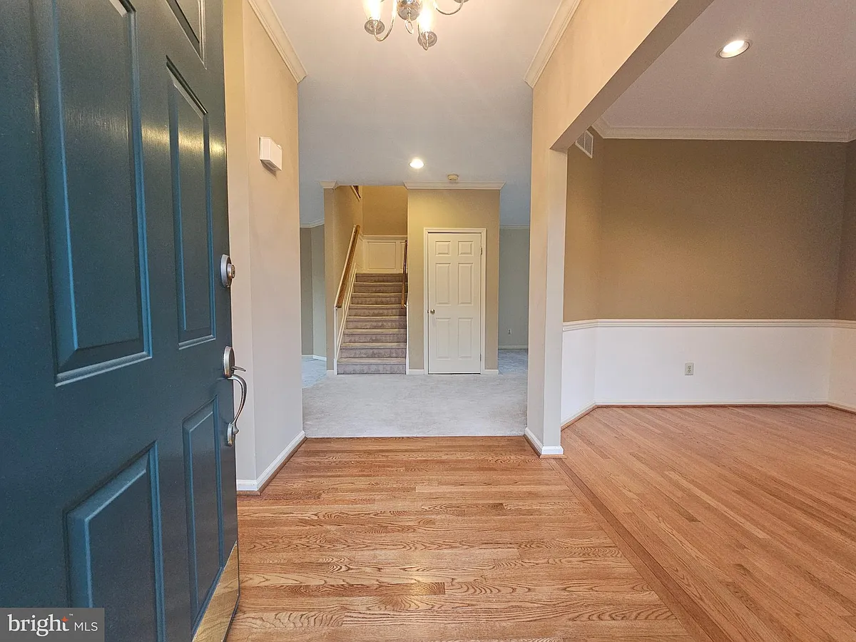 Building Photo - 223 Pinecrest Ln