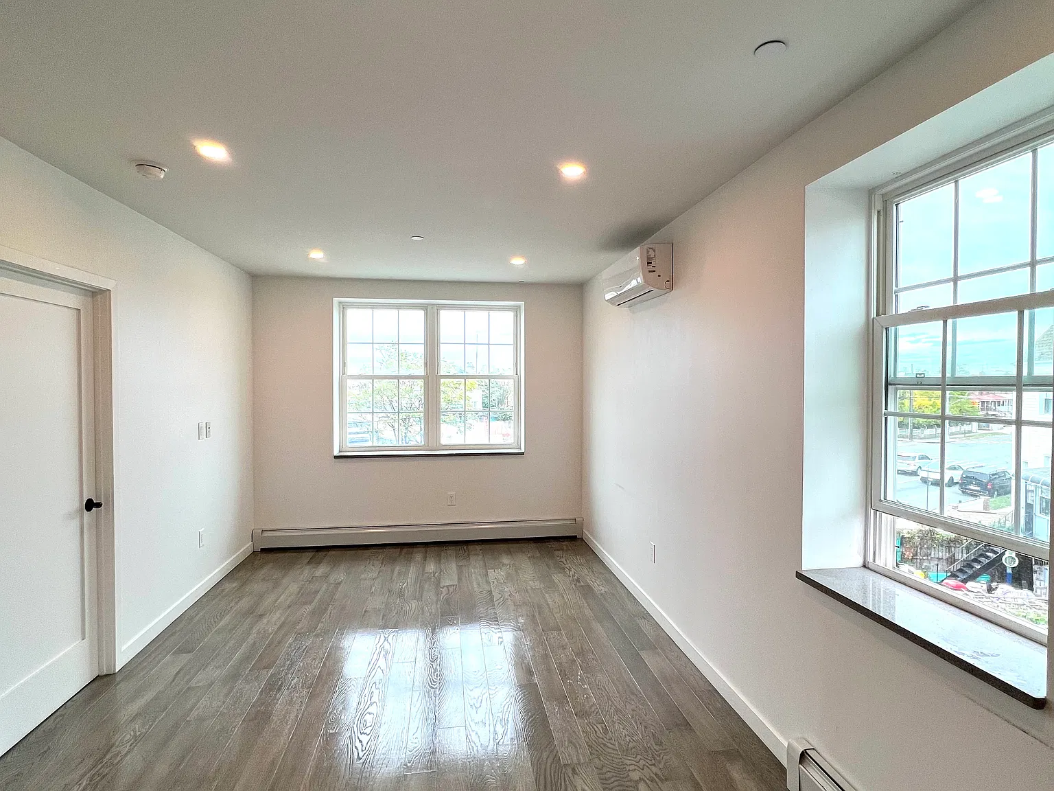 3 bed, 1050 sqft, $3,200 — Photo 1