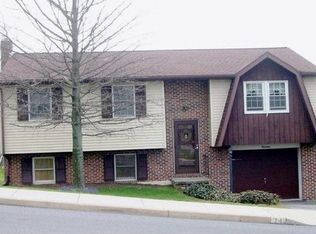 14 Akron Rd, Ephrata, PA 17522