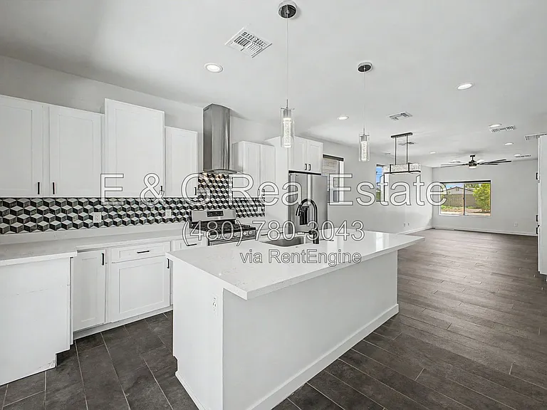 2312 E Curnow Dr — Photo 14