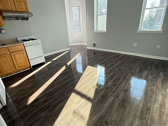 2nd image of 2031 W Ontario St #11479815