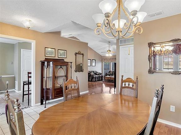 4th image of 1100 Old Knoll Dr