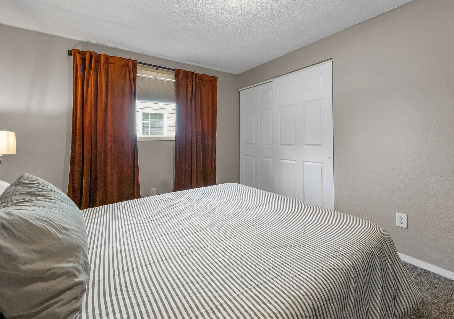 Hough Neighborhood Hidden Gem - 2 bed/1bath in Friendly Neighborhood — Photo 3