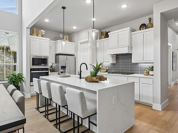 3rd image of 1015 Goldenrod Dr