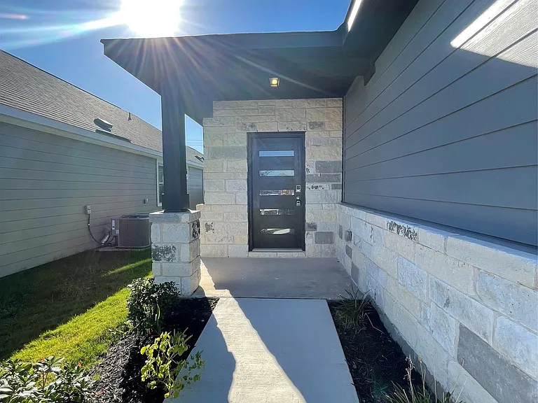 125 Unforgiven Ln — Photo 2