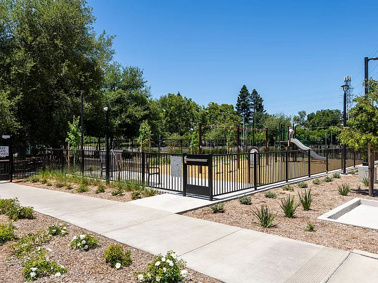 Sutter Green Apartments — Photo 22