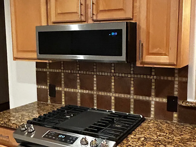 Updated microwave / range hood in 2025