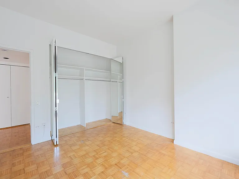 200 E 32nd St #4A — Photo 6