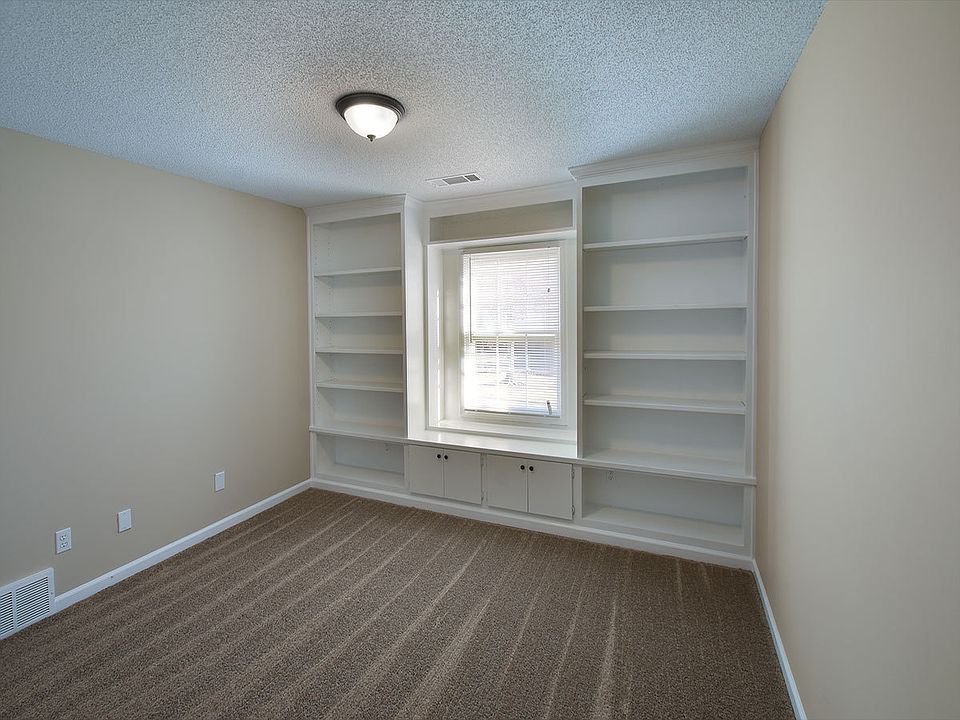 1st image of 8454 Kings Trail Dr