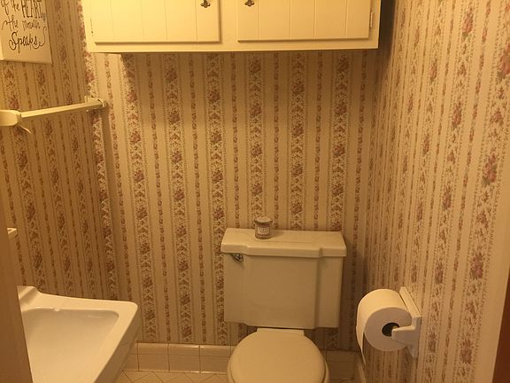 5th image of 611 Glenpark Ct