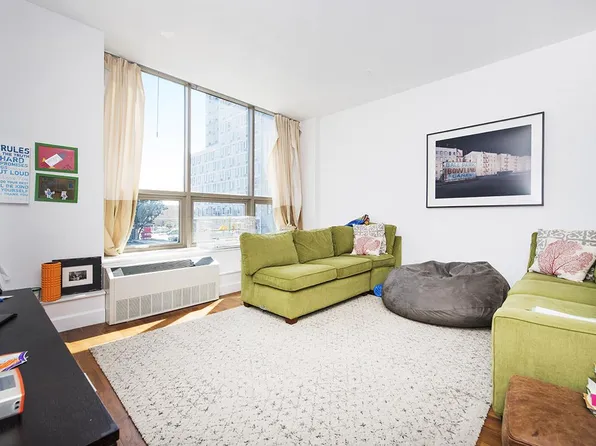 50-09 2nd St #204, Long Island City, NY 11101