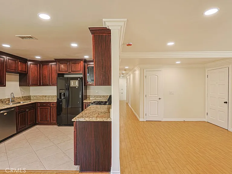 11851 Wisteria Ave — Photo 9