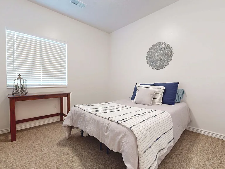 1055 W 400 N — Photo 35