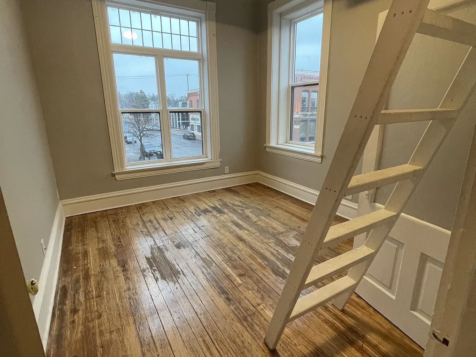 112 S Mill St — Photo 3