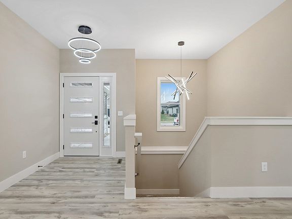 3rd image of 228 Falcon Ct
