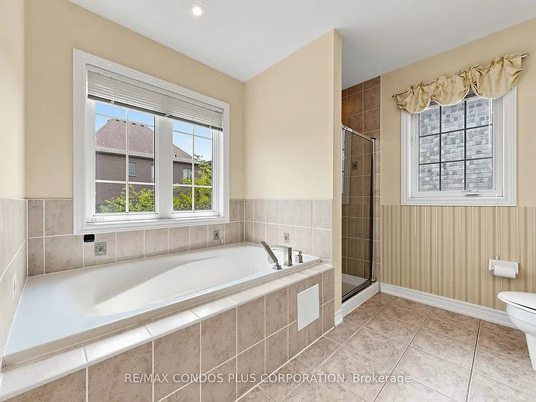139 Queen Filomena Ave — Photo 30