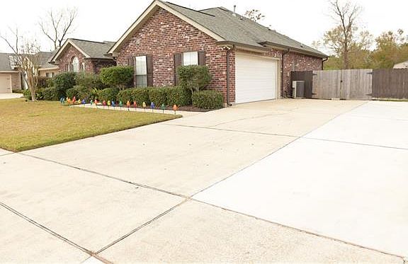 2nd image of 401 Country Cottage Blvd
