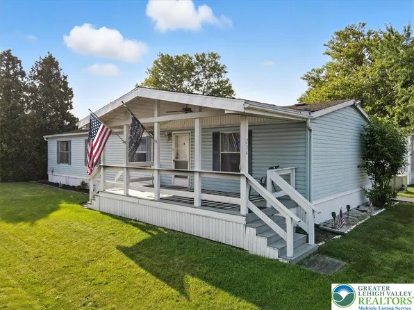 234 Juniper Xing E, Bath, PA 18014
