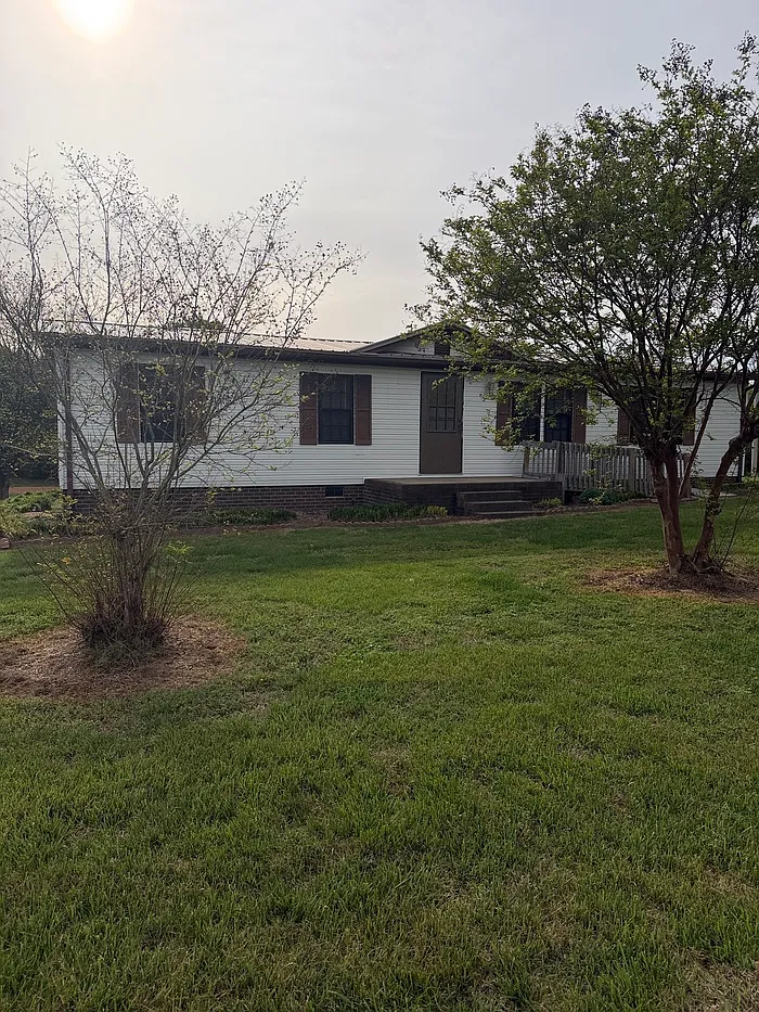 3 bed, 2.0 bath, $1,295 — Photo 2