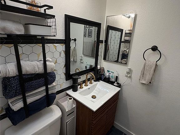 3rd image of 4387 Kingsbury Pl